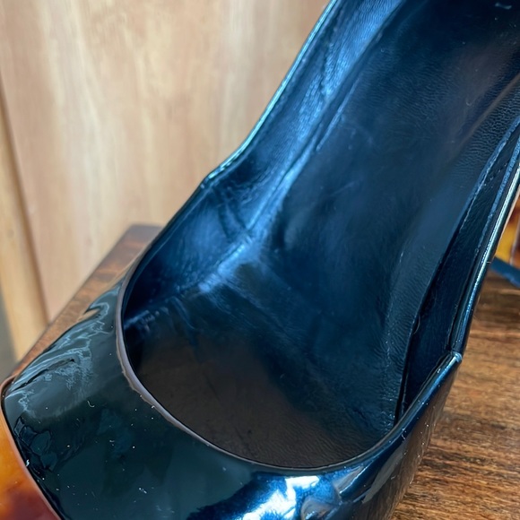 Gucci Vernice Tartaruga Peep Toe Animal Print Black Pump Heels, Size 8.5B - Picture 10 of 16